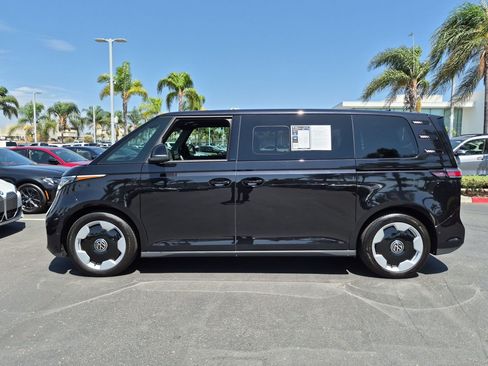 Used 2025 Volkswagen ID. Buzz Pro S RWD image 7