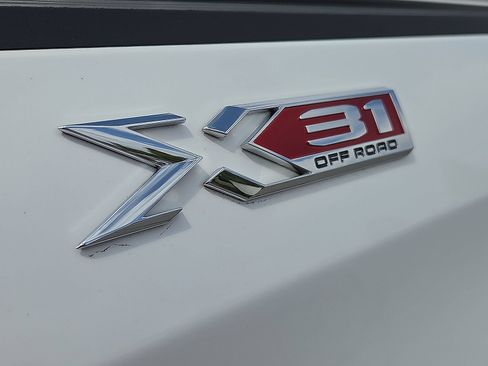 Used 2020 GMC Sierra 1500 4x4 Crew Cab w/ Sierra Value Package image 16