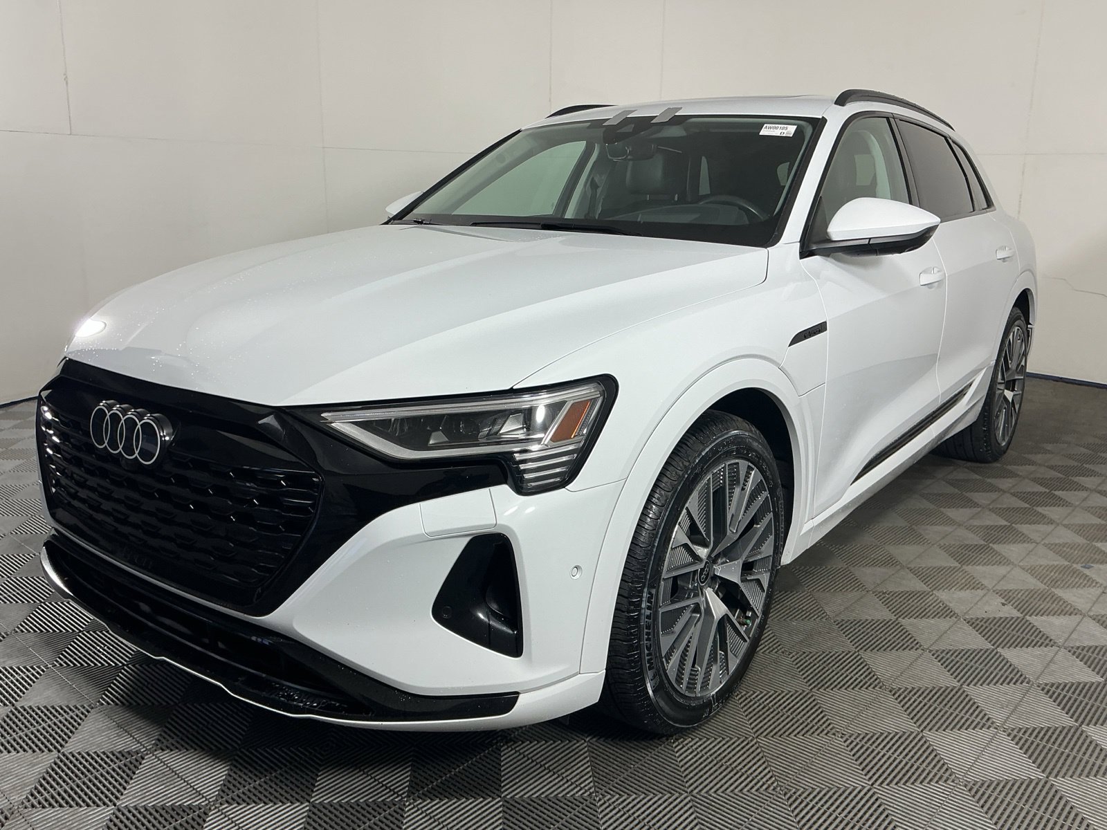 Used 2024 Audi Q8 e-tron Prestige w/ Prestige Package AWD/4WD image 3