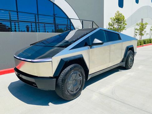 Used 2024 Tesla Cybertruck AWD Crew Cab image 1