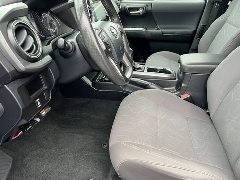 Used 2016 Toyota Tacoma TRD Sport w/ Towing Package image 15