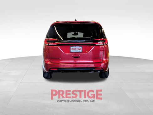 Used 2024 Chrysler Pacifica Limited w/ S Appearance Package FWD image 10
