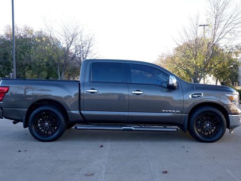 Used 2017 Nissan Titan SL w/ SL Towing Convenience Package image 12