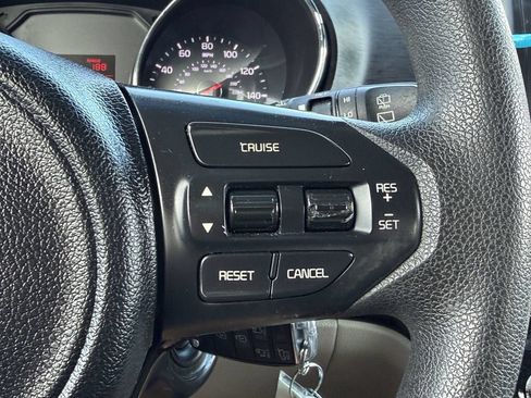 Used 2016 Kia Sedona LX w/ LX Convenience Package FWD image 29