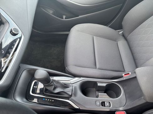 Used 2025 Toyota Corolla LE image 42