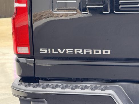 Used 2025 Chevrolet Silverado 2500 ZR2 w/ Technology Package image 44