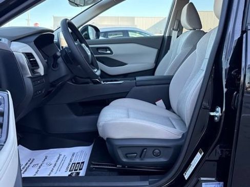Used 2025 Nissan Rogue SV FWD image 5