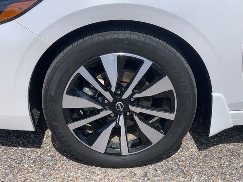 Used 2024 Nissan Sentra SV w/ SV Premium Package FWD image 8