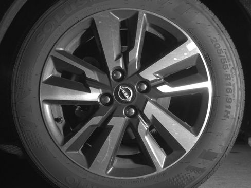 Used 2025 Nissan Versa SV FWD image 15