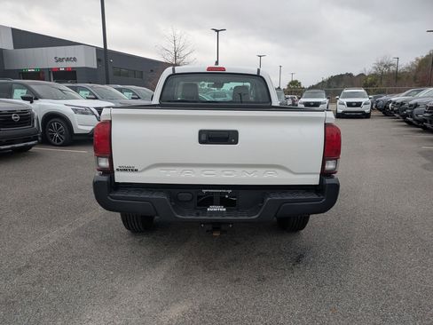 Used 2018 Toyota Tacoma SR image 5