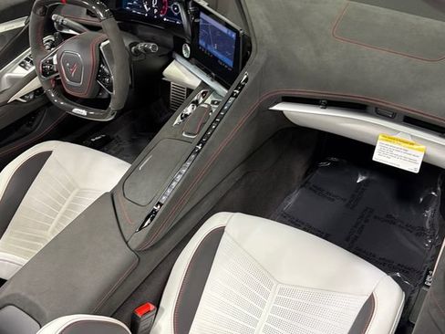 Used 2023 Chevrolet Corvette Z06 w/ Z07 Performance Package RWD image 10