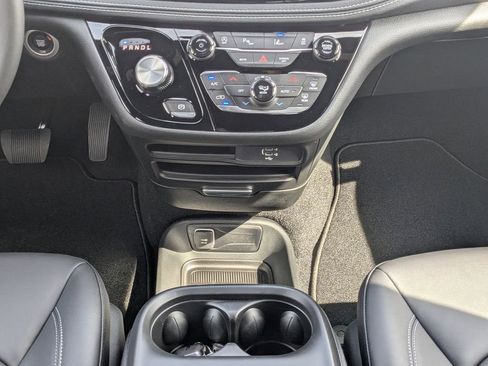 New 2026 Chrysler Pacifica Select image 19