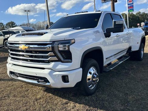 Used 2025 Chevrolet Silverado 3500 High Country w/ Technology Package image 3