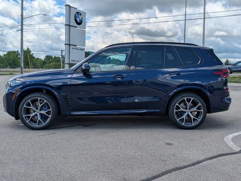New 2026 BMW X5 xDrive40i w/ M Sport Package AWD/4WD image 3