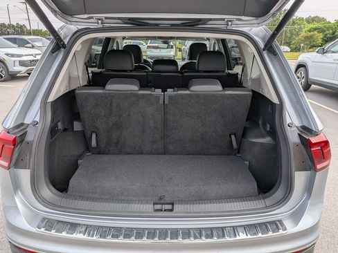 Used 2023 Volkswagen Tiguan SE FWD image 32