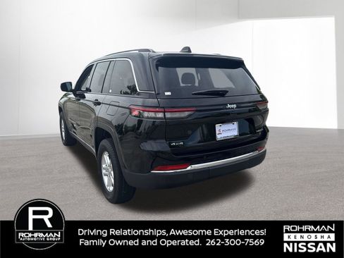 Used 2023 Jeep Grand Cherokee Laredo AWD/4WD image 5