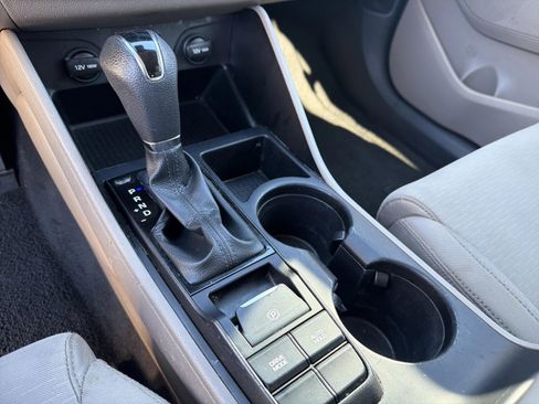 Used 2019 Hyundai Tucson SE image 16