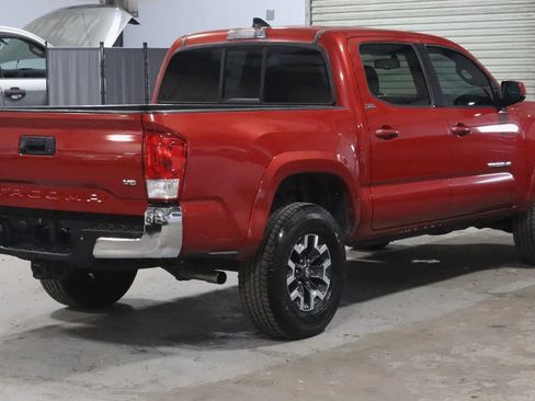 Used 2017 Toyota Tacoma SR5 w/ Tow Package image 5