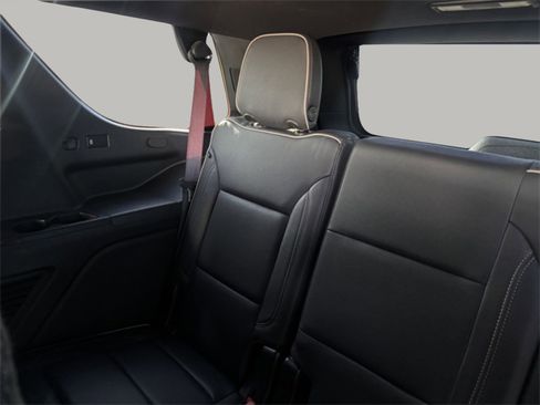 Used 2023 GMC Yukon SLT w/ SLT Premium Package image 19