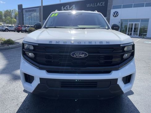 Used 2025 Ford Expedition Active AWD/4WD image 2
