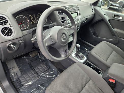 Used 2012 Volkswagen Tiguan LE FWD image 10