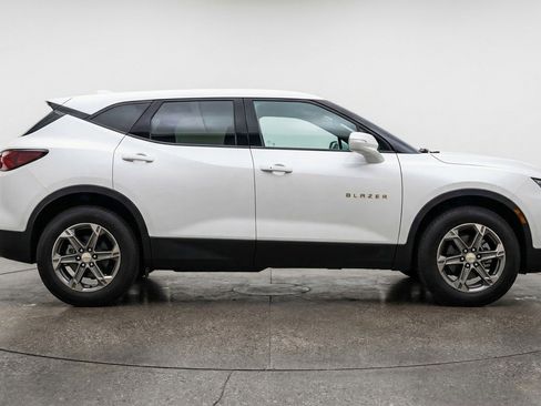 Used 2025 Chevrolet Blazer LT FWD image 11