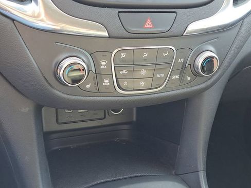 Used 2021 Chevrolet Equinox LT image 14