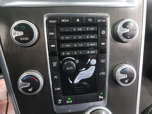 Used 2015 Volvo XC60 T6 w/ Proximity Package image 19