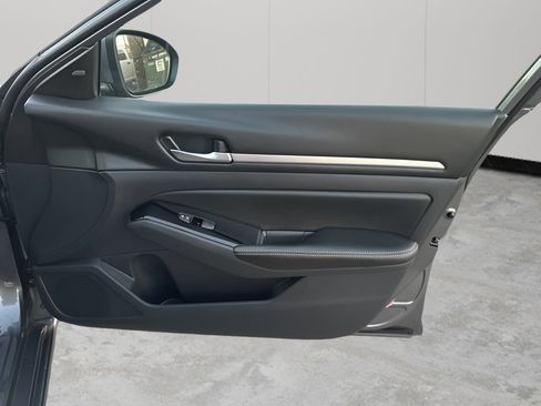 Used 2023 Nissan Altima 2.5 SV image 13