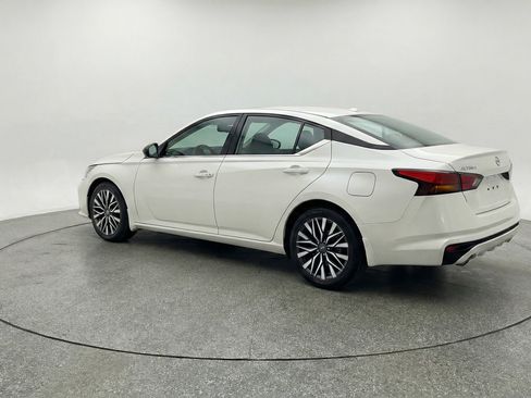 Used 2025 Nissan Altima 2.5 SV FWD image 6