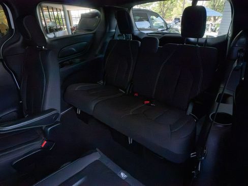 Used 2020 Chrysler Pacifica Touring w/ S Appearance Package FWD image 19