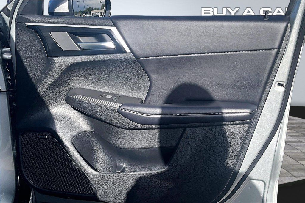 Used 2025 Mitsubishi Outlander SE AWD/4WD image 23