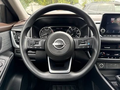 Used 2023 Nissan Rogue SV AWD/4WD image 19