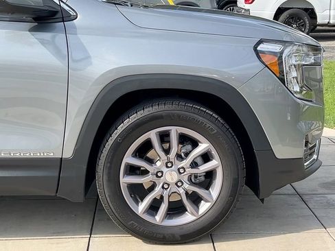 Used 2023 GMC Terrain SLT w/ Tech Package image 12