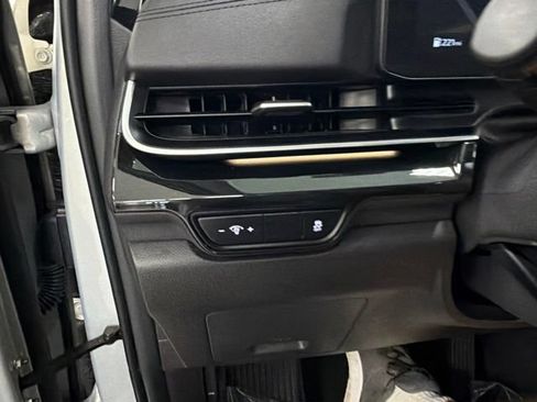Used 2025 Kia Carnival SX Prestige FWD image 33