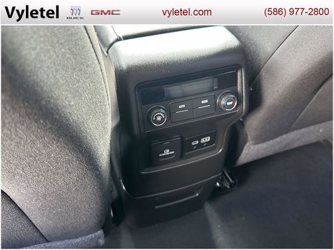 Certified 2023 GMC Acadia SLE w/ Driver Convenience Package image 12