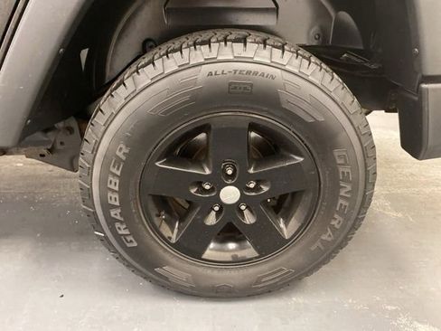 Used 2017 Jeep Wrangler Unlimited Sport w/ Quick Order Package 24S AWD/4WD image 28