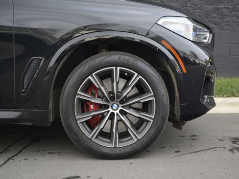 Used 2021 BMW X5 M50i w/ Executive Package image 11