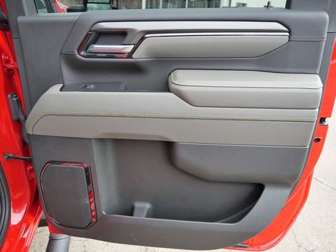 Used 2025 Chevrolet Silverado 2500 ZR2 w/ Technology Package image 18