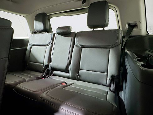 New 2025 Ford Expedition Active image 10