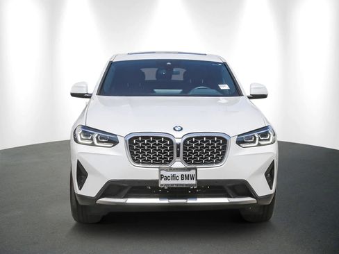 Certified 2023 BMW X4 xDrive30i w/ Premium Package image 2