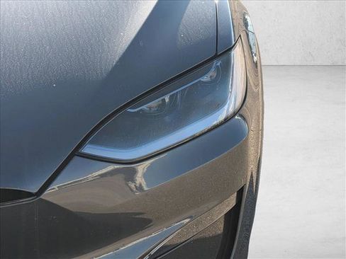 Used 2023 Tesla Model X Plaid image 9
