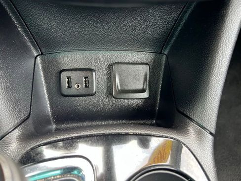 Used 2019 Chevrolet Cruze Premier FWD image 29