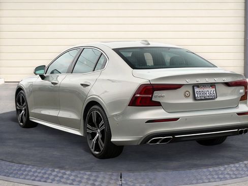 Used 2022 Volvo S60 T8 Inscription image 6