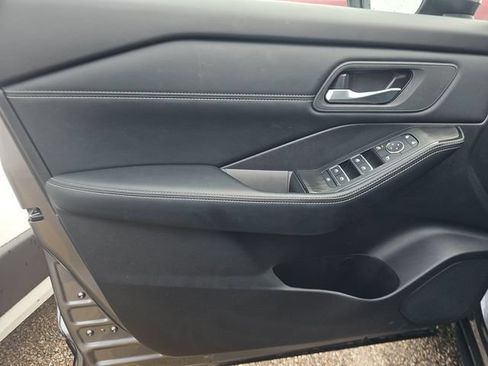 Used 2025 Nissan Rogue SL FWD image 9