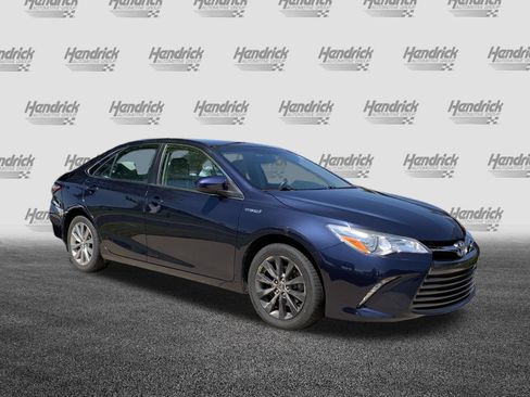 Used 2015 Toyota Camry XLE w/ Moonroof Package FWD image 2