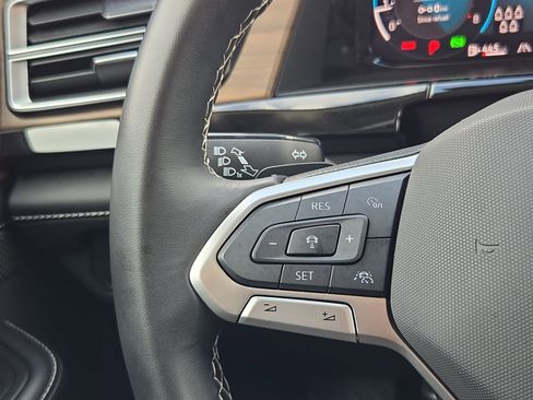 Used 2025 Volkswagen Atlas SE image 18