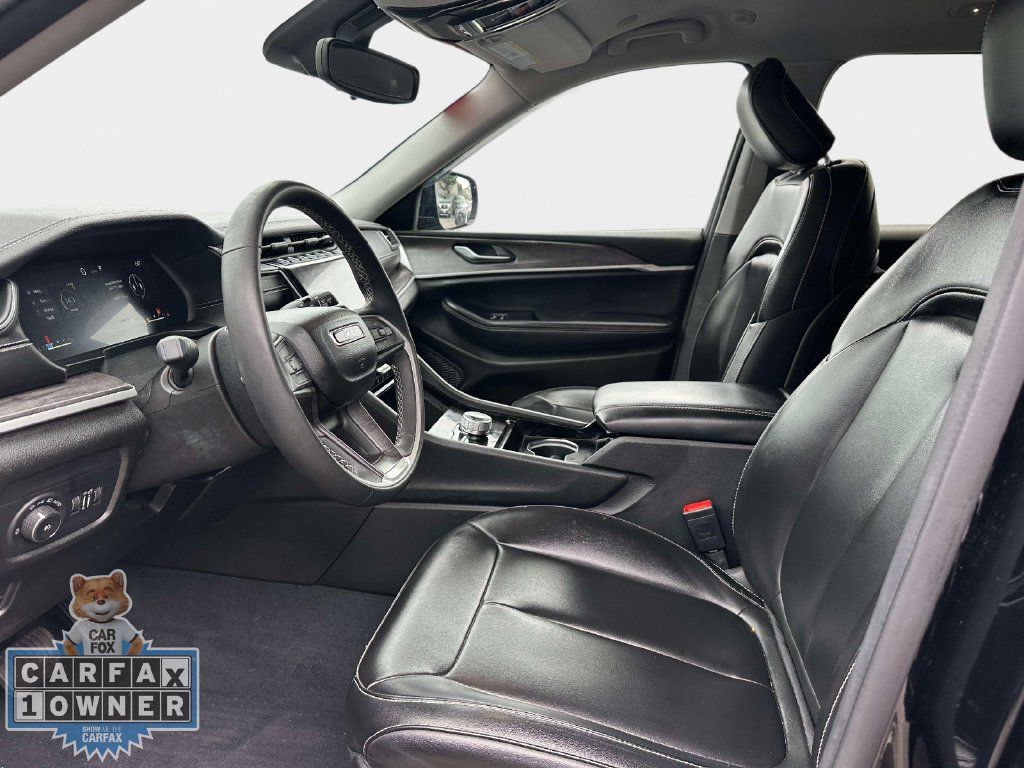 Used 2023 Jeep Grand Cherokee L Limited w/ Black Appearance Package AWD/4WD image 18