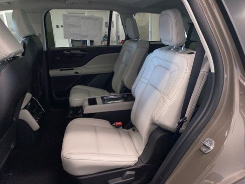 New 2026 Lincoln Aviator Reserve image 9