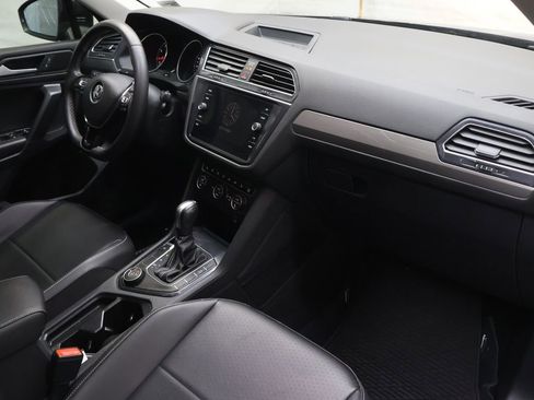 Used 2021 Volkswagen Tiguan SE w/ Panoramic Sunroof Package AWD/4WD image 10